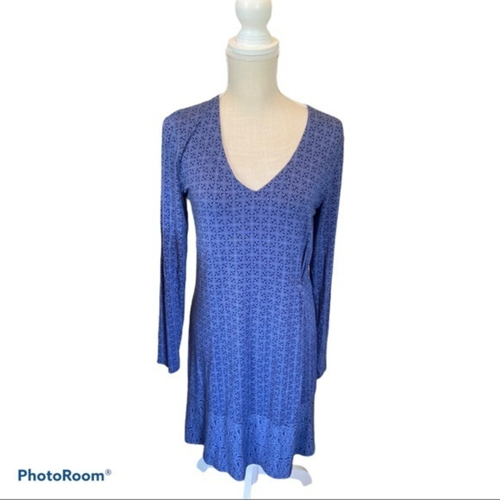 Athleta size medium long sleeve, spandex‎ floral blue purple color midi dress